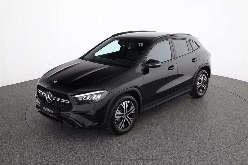 Gebraucht Mercedes GLA180 Night 136 PS (100 kW) 2025 Schwarz SUV