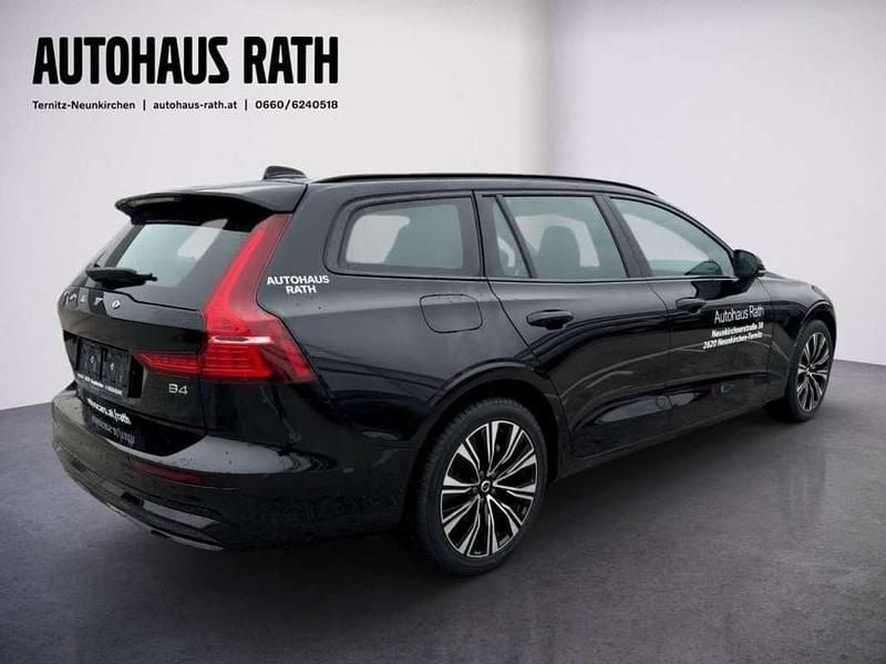 Gebraucht Volvo V60 Plus 197 PS (144 kW) 2024 Schwarz Kombi