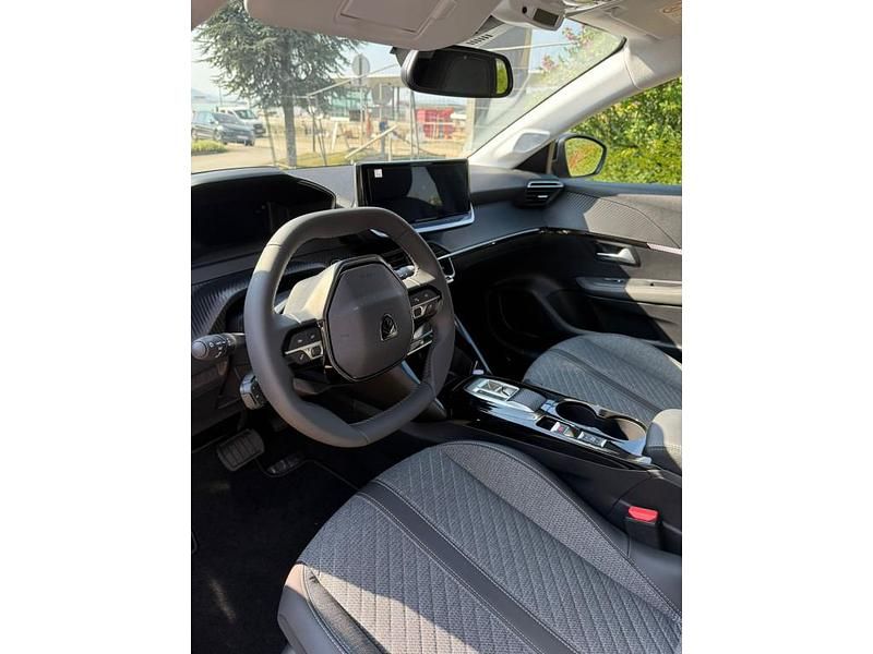 Neu Peugeot 208 Allure 101 PS (74 kW) 2025 Kleinwagen