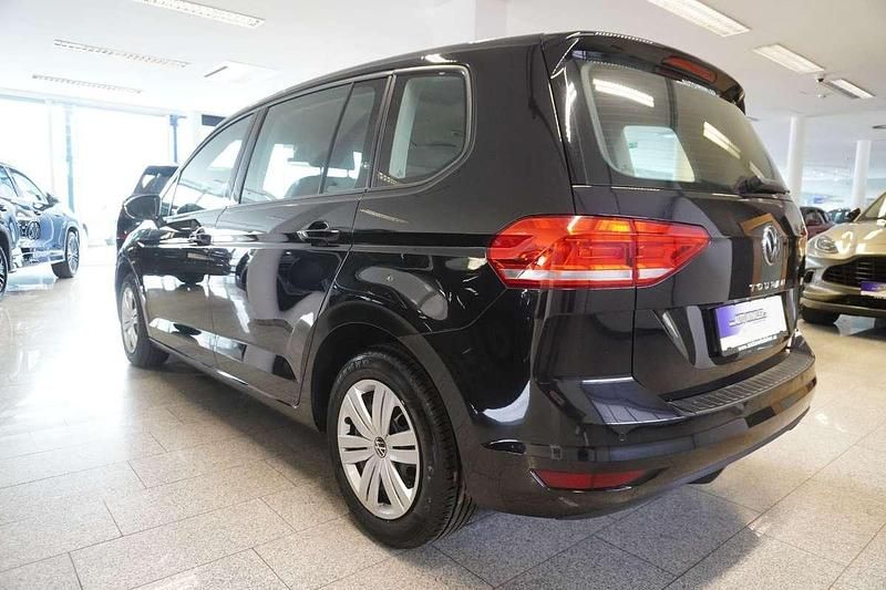 Gebraucht VW Touran 122 PS (89 kW) 2022 Schwarz Van / Kleinbus