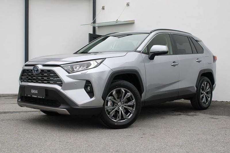 Neu Toyota RAV4 Active 178 PS (130 kW) 2026 Silber  metallic SUV