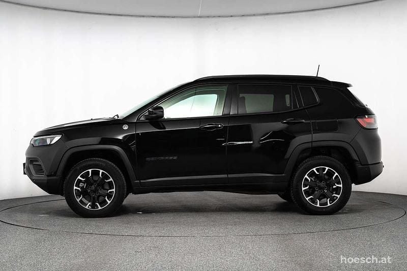 Gebraucht Jeep Compass Trailhawk 241 PS (177 kW) 2024 Schwarz SUV