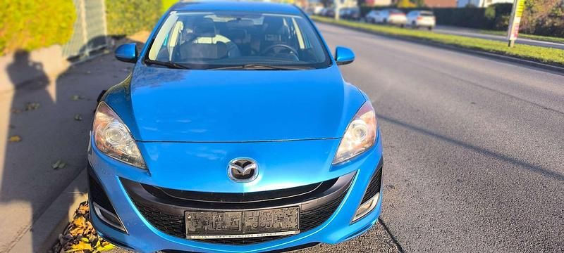 Blau Gebraucht 2011 Mazda 3 Inclusive Limousine | € 4.000 (Fairer Preis) - Bild 1/4