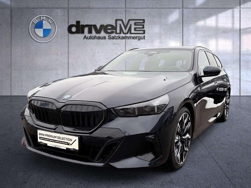 Schwarz Gebraucht 2024 BMW 530e Comfort Edition Kombi | € 62.900 (Fairer Preis) - Bild 1/4