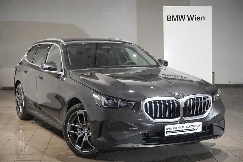 Gebraucht BMW 520 Efficient Dynamics 197 PS (144 kW) 2025 Sophistograu brillanteffekt