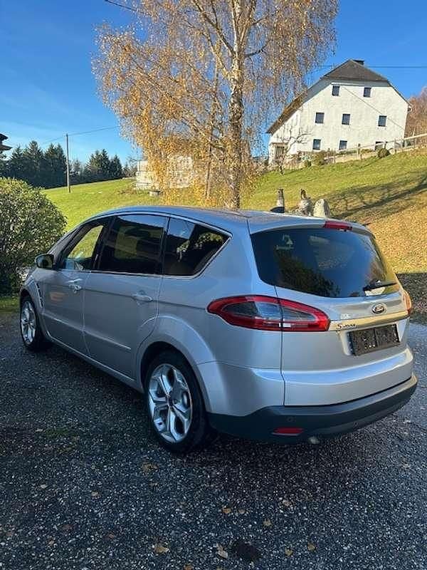 Gebraucht Ford S-MAX Titanium 140 PS (102 kW) 2013 Silber Van / Kleinbus