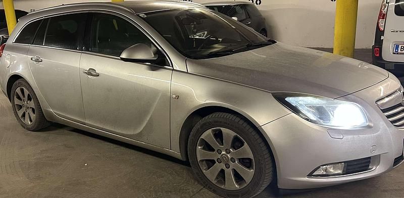 Gebraucht Opel Insignia Edition 131 PS (96 kW) 2012 Grau Kombi