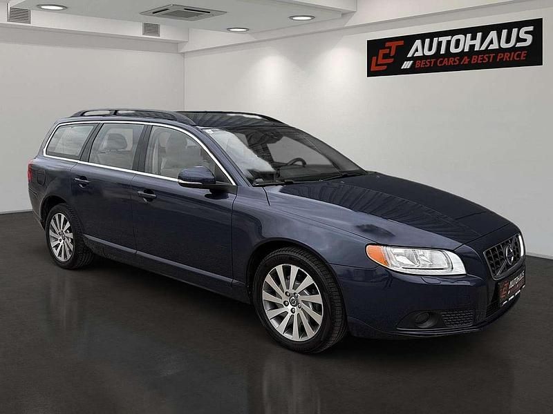 Gebraucht Volvo V70 Momentum 163 PS (119 kW) 2012 Blau Kombi