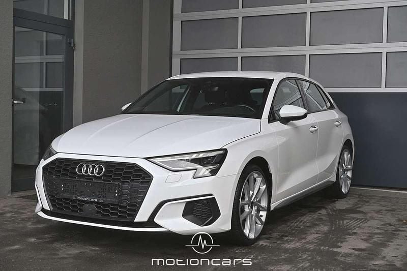 Weiß Gebraucht 2022 Audi A3 Ambiente Limousine | € 22.980 (Guter Preis) - Bild 1/4