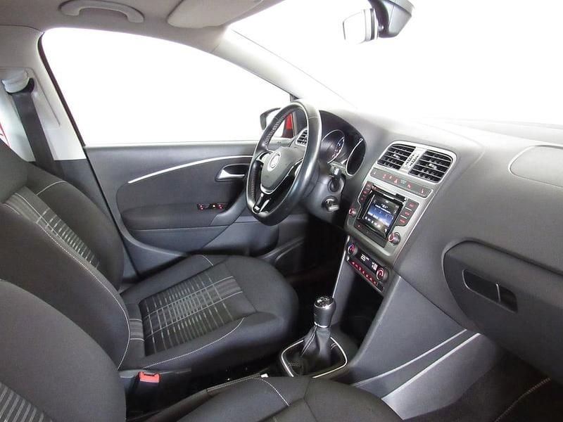 Gebraucht VW Polo LOUNGE 75 PS (55 kW) 2015 Mittelrot  normal