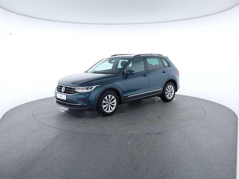 Gebraucht VW Tiguan Life 122 PS (89 kW) 2021 Blau SUV
