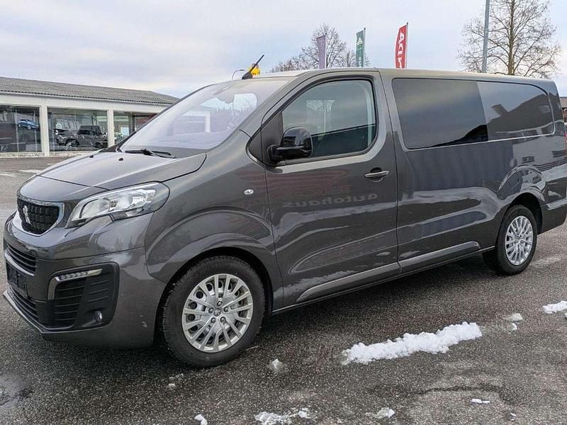 Gebraucht Peugeot Expert 144 PS (105 kW) 2024 Grau Van
