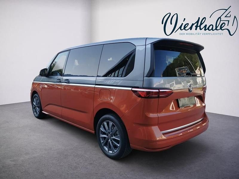 Gebraucht VW Multivan Style 150 PS (110 kW) 2025 Silber  metallic Van