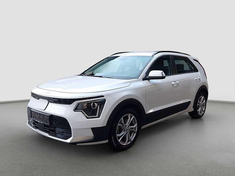 Weiß Gebraucht 2022 Kia e-Niro Silver SUV | € 25.900 (Fairer Preis) - Bild 1/4