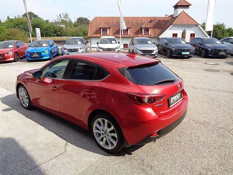 Gebraucht Mazda 3 Inclusive 150 PS (110 kW) 2015 Rot Limousine