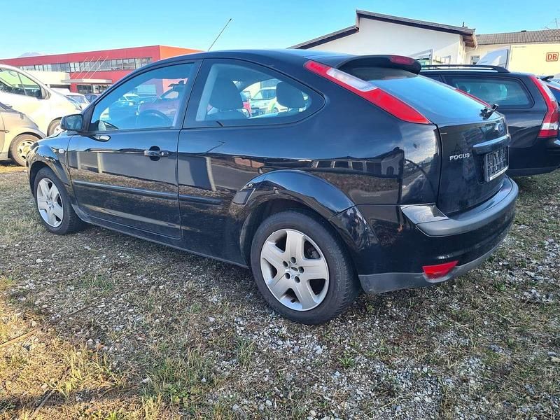 Gebraucht Ford Focus Style 80 PS (58 kW) 2007 Schwarz Kleinwagen