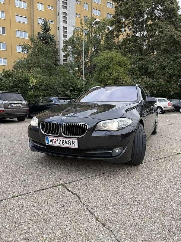Gebraucht BMW 520 184 PS (135 kW) 2010 Schwarz Kombi
