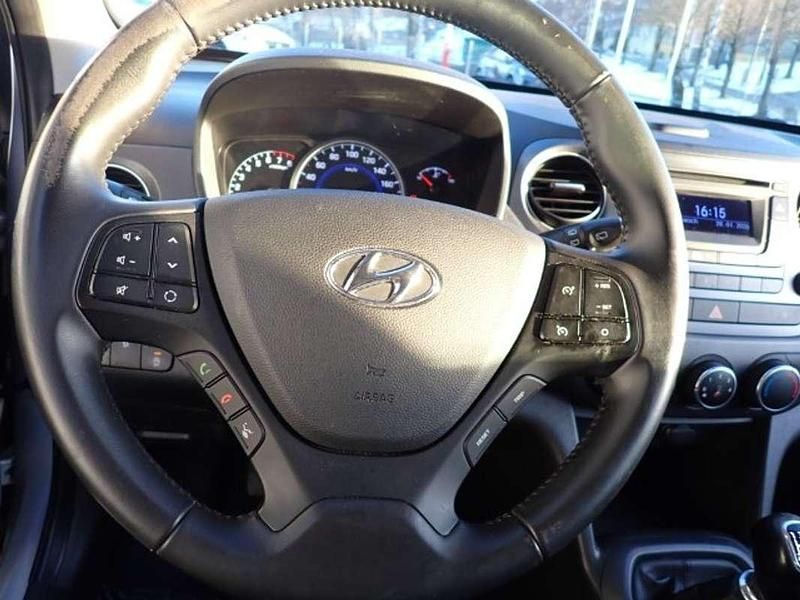 Gebraucht Hyundai i10 Blackline 67 PS (49 kW) 2015 Silber Kleinwagen