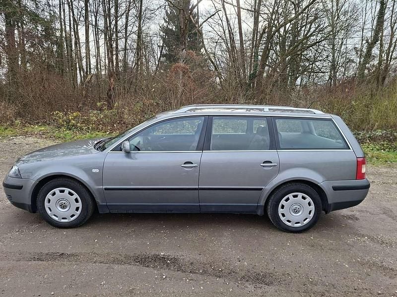 Gebraucht 2003 VW Passat Comfortline Kombi | € 2.200 (Fairer Preis) - Bild 1/4
