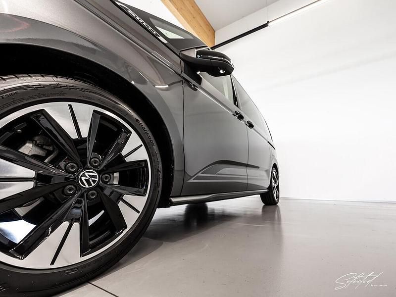 Gebraucht VW Multivan Edition 245 PS (180 kW) 2025 Grau Van