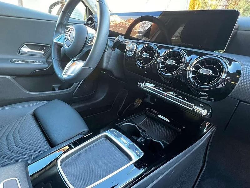 Gebraucht Mercedes A180 116 PS (85 kW) 2025 Weiß Kleinwagen