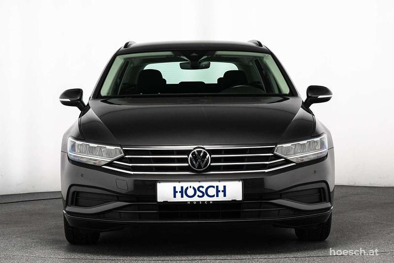 Gebraucht VW Passat R 122 PS (89 kW) 2023 Grau Kombi