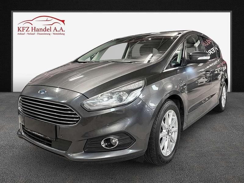 Grau Gebraucht 2015 Ford S-MAX Titanium Van / Kleinbus | € 10.990 (Guter Preis) - Bild 1/4