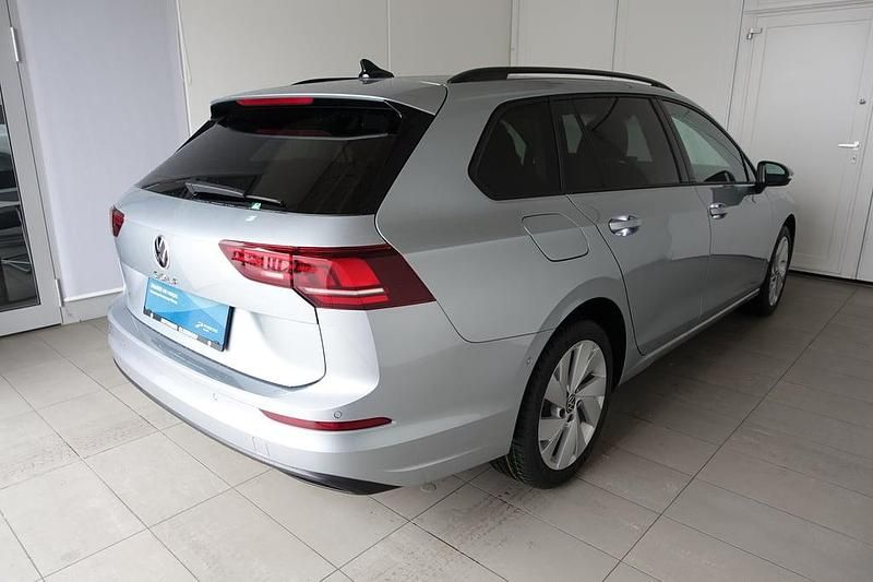 Neu VW Golf VIII Business 115 PS (84 kW) 2026 Silber  metallic Kombi