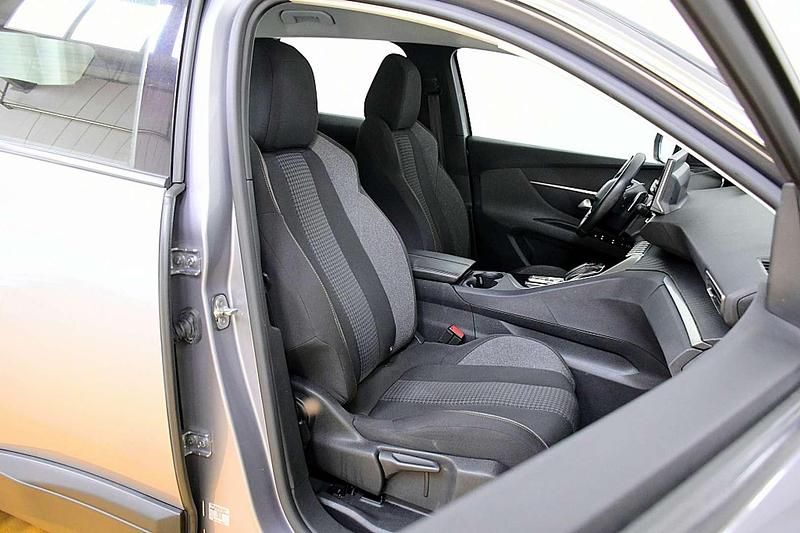 Gebraucht Peugeot 3008 Active 131 PS (96 kW) 2021 Silber SUV