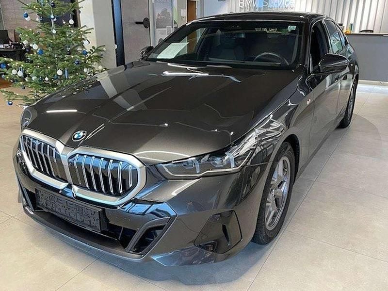 Gebraucht BMW 520 Comfort Edition 197 PS (144 kW) 2024 Grau Limousine