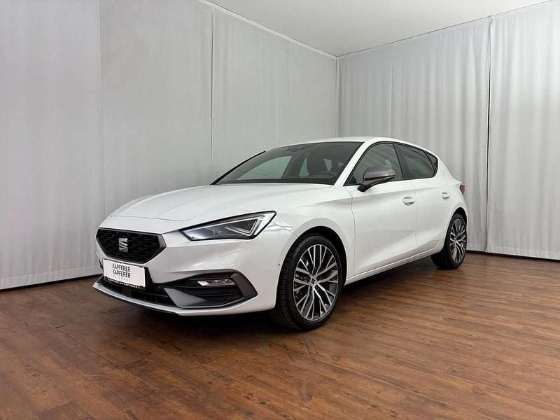 Neu Seat Leon FR 116 PS (85 kW) 2025 Weiß Limousine