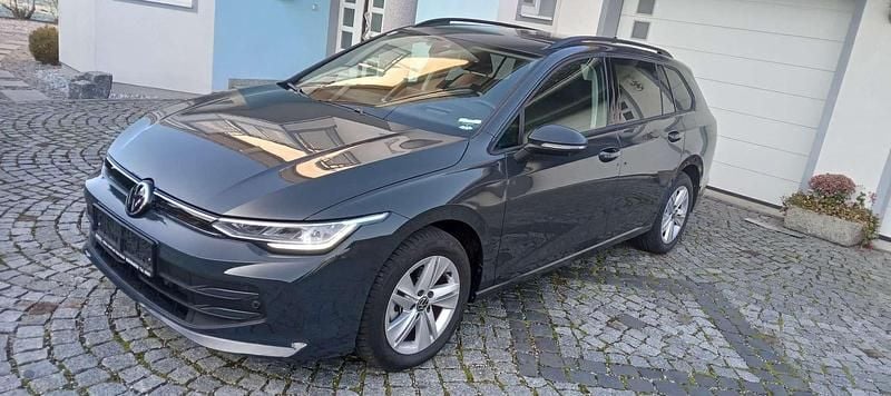 Gebraucht 2024 VW Golf VIII Life Kombi | € 25.990 - Bild 1/4