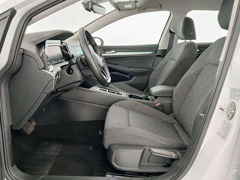 Gebraucht VW Golf VIII Life 116 PS (85 kW) 2024 Weiß Kombi