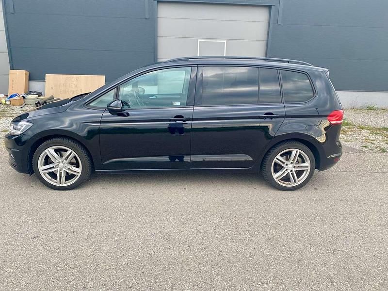 Gebraucht VW Touran Comfortline 116 PS (85 kW) 2017 Schwarz Van / Kleinbus
