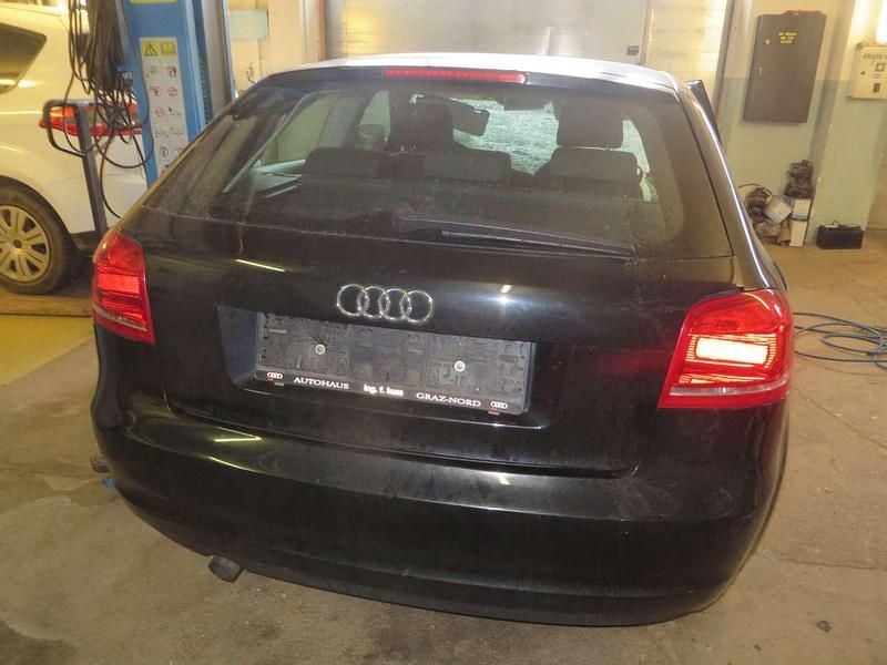 Schwarz Gebraucht 2010 Audi A3 Ambiente Limousine | € 1.990 - Bild 1/3