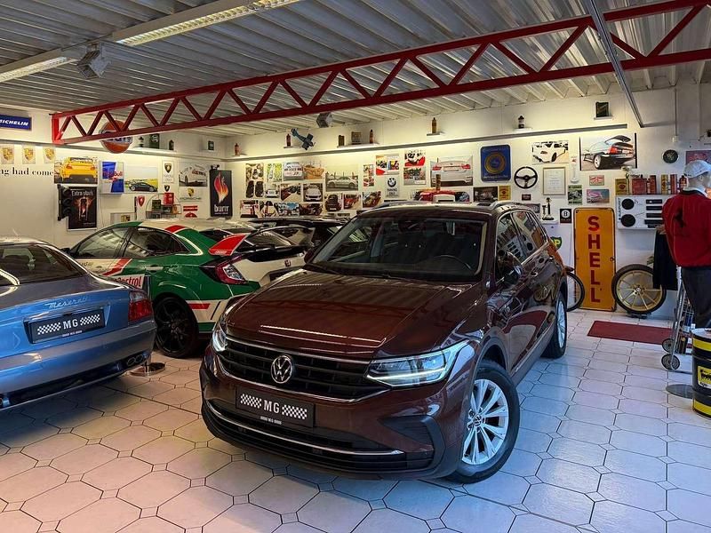 Gebraucht VW Tiguan Life 122 PS (89 kW) 2021 Braun SUV