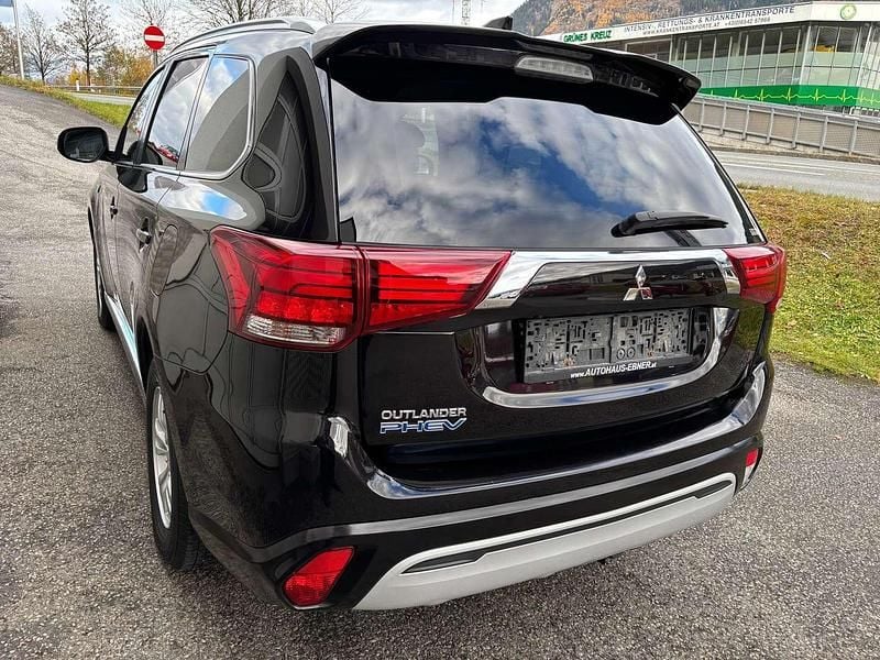 Gebraucht Mitsubishi Outlander 135 PS (99 kW) 2020 Schwarz SUV