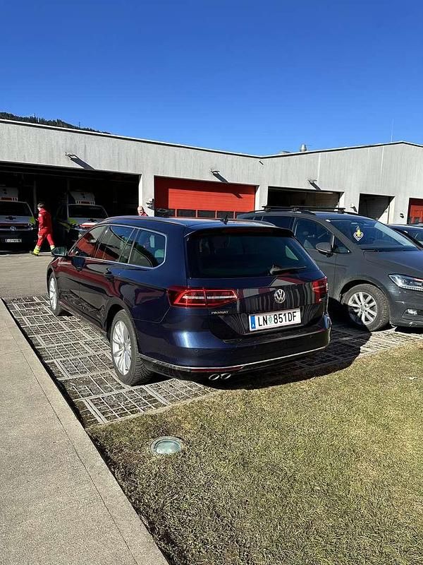 Gebraucht VW Passat Highline 190 PS (139 kW) 2015 Blau Kombi