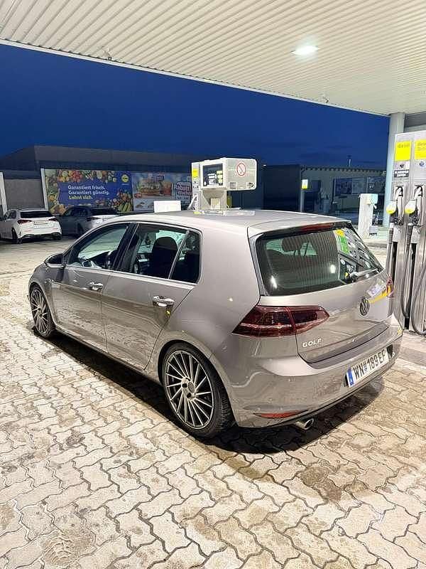 Gebraucht VW Golf VII Comfortline 105 PS (77 kW) 2014 Limousine