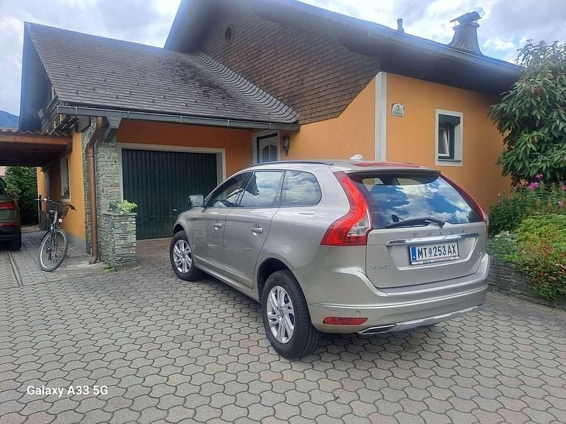 Gebraucht Volvo XC60 Basis 185 PS (136 kW) 2015 Grau SUV