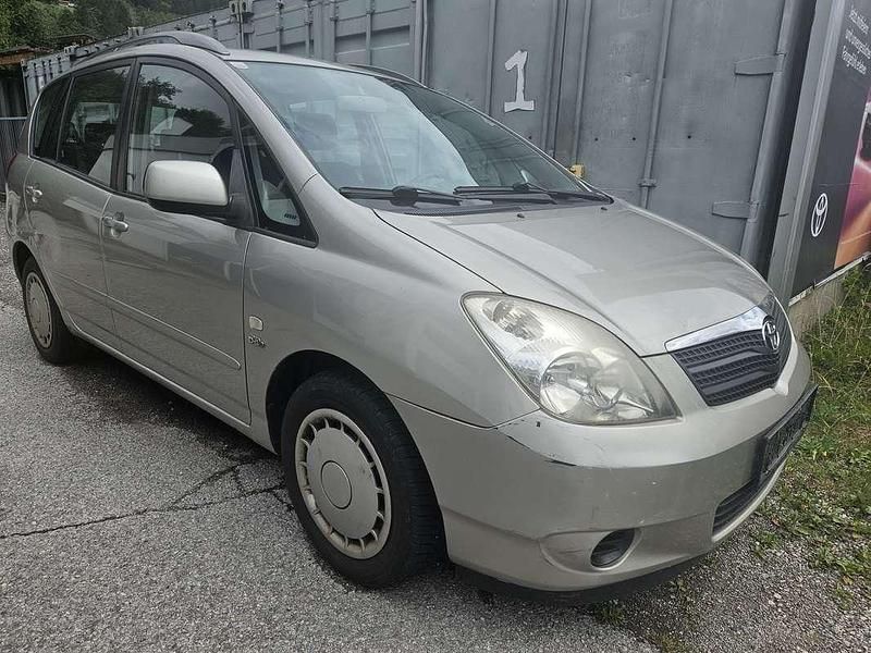 Grau Gebraucht 2002 Toyota Corolla Verso Sol Van / Kleinbus | € 1.200 - Bild 1/4