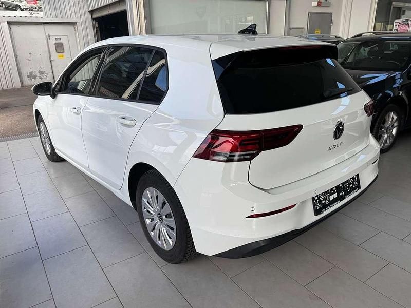 Gebraucht VW Golf VIII 90 PS (66 kW) 2021 Weiß Limousine