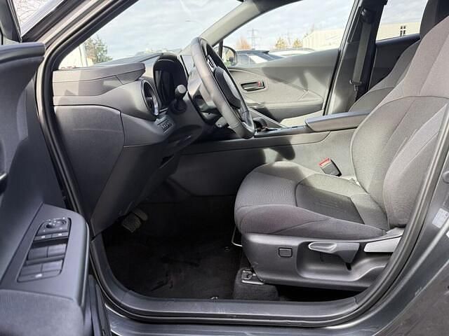 Neu Toyota C-HR Active 152 PS (111 kW) 2025 Grau SUV