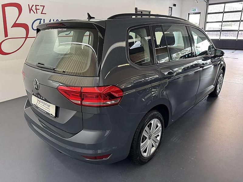 Gebraucht VW Touran 122 PS (89 kW) 2021 Grau Van / Kleinbus