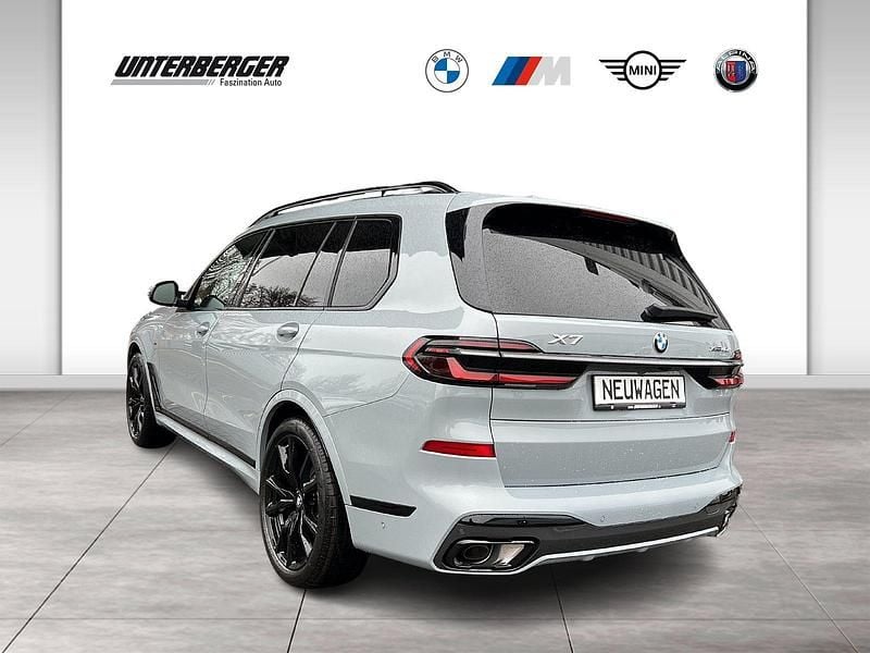 Neu BMW X7 M Sport 340 PS (250 kW) 2025 Grau SUV
