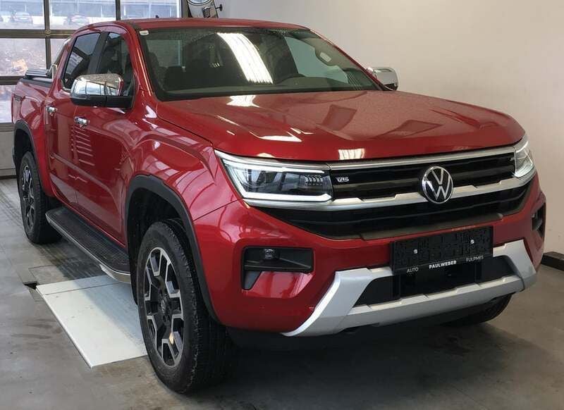 Mittelrot metallicperleffekt Gebraucht 2023 VW Amarok Style Abholung | € 73.200 - Bild 1/4