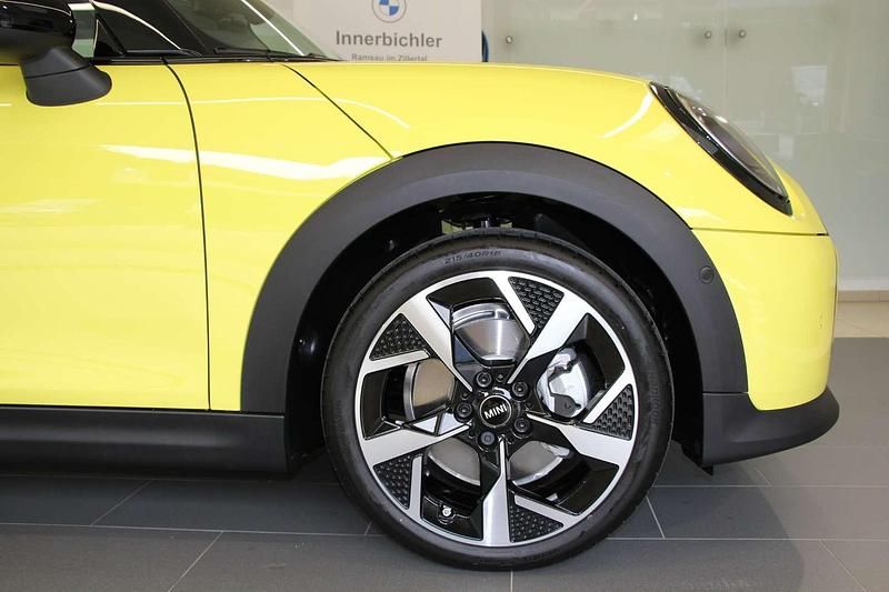 Gebraucht Mini Cooper 156 PS (114 kW) 2024 Sunny side yellow Kleinwagen