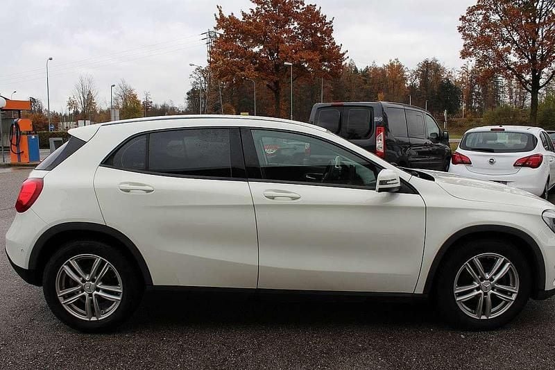 Gebraucht Mercedes GLA180 109 PS (80 kW) 2016 Weiß SUV
