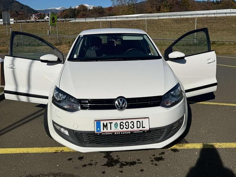 Weiß Gebraucht 2012 VW Polo Limousine | € 7.000 (Fairer Preis) - Bild 1/4