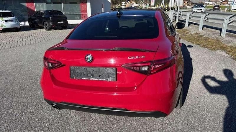 Gebraucht Alfa Romeo Giulia 150 PS (110 kW) 2016 Rot Limousine